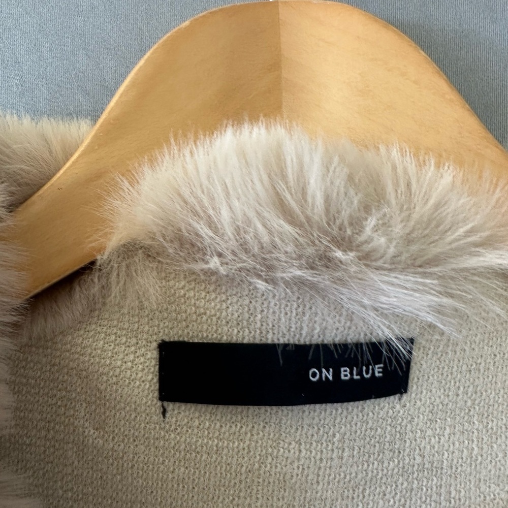 On Blue Faux Fur Poncho Coat Women One Size - Picture 6 of 7